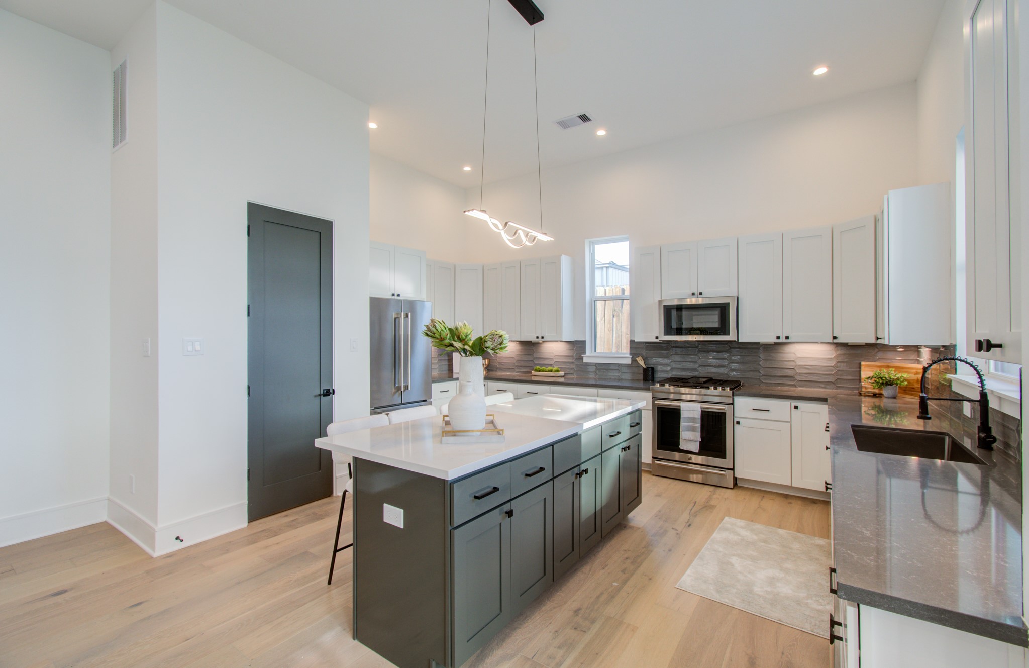 1653 Bingle Road Houston, TX 77055 - Photo 17 of 50