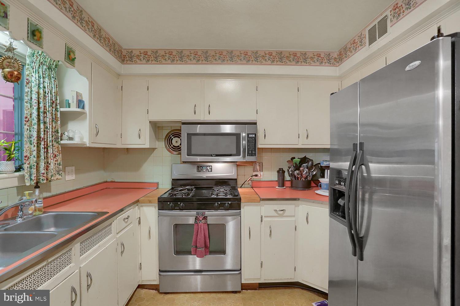 113 Country Club Road Red Lion, PA 17356 - Photo 11 of 31 a kitchen with a refrigerator and a sink