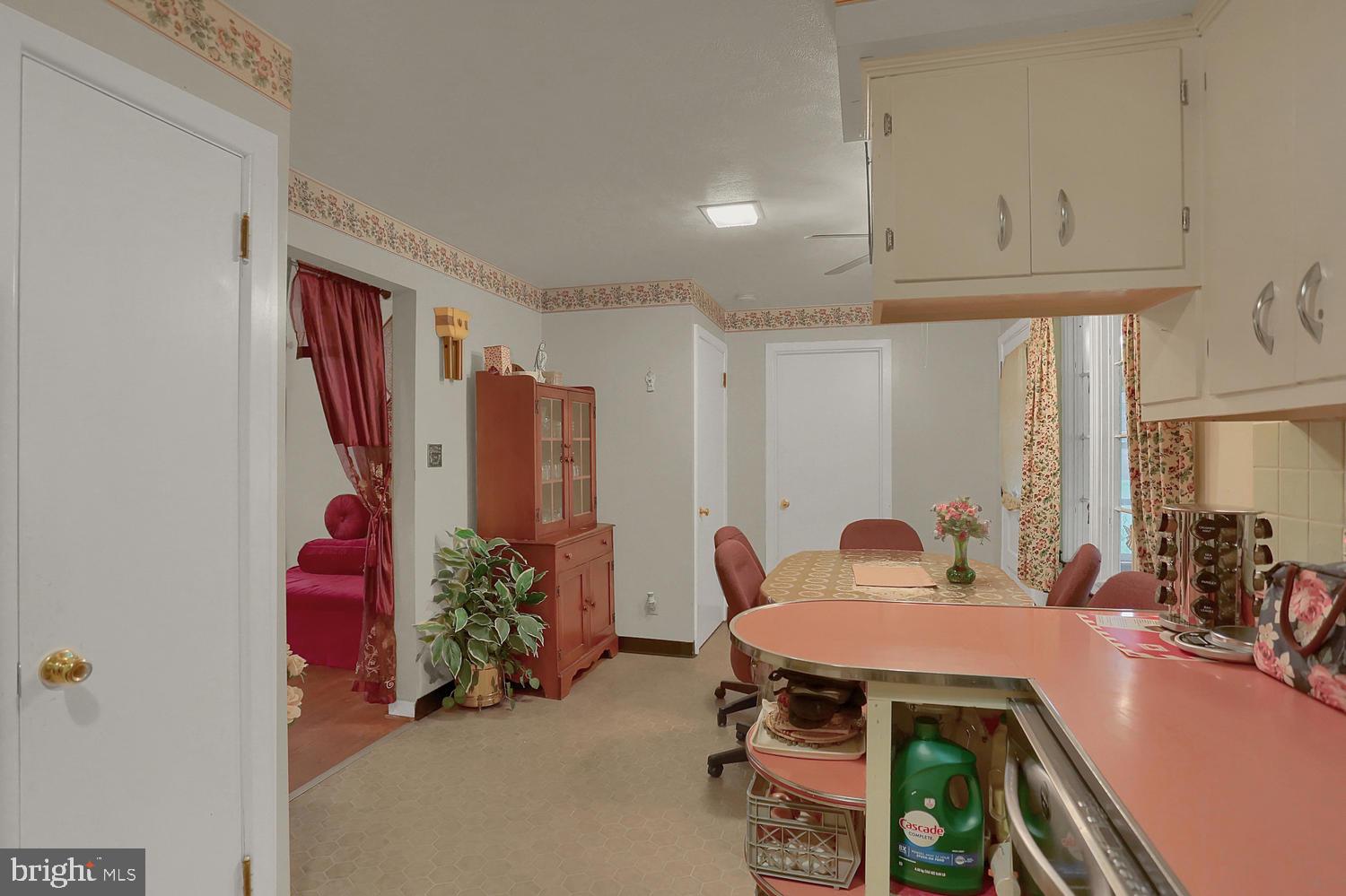 113 Country Club Road Red Lion, PA 17356 - Photo 7 of 31 a dining room with furniture and a potted plant
