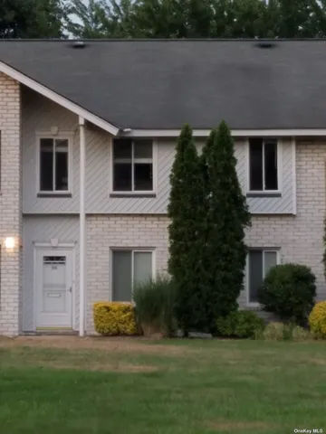 $2,475 | 6 Boulder Court, Coram, NY 11727