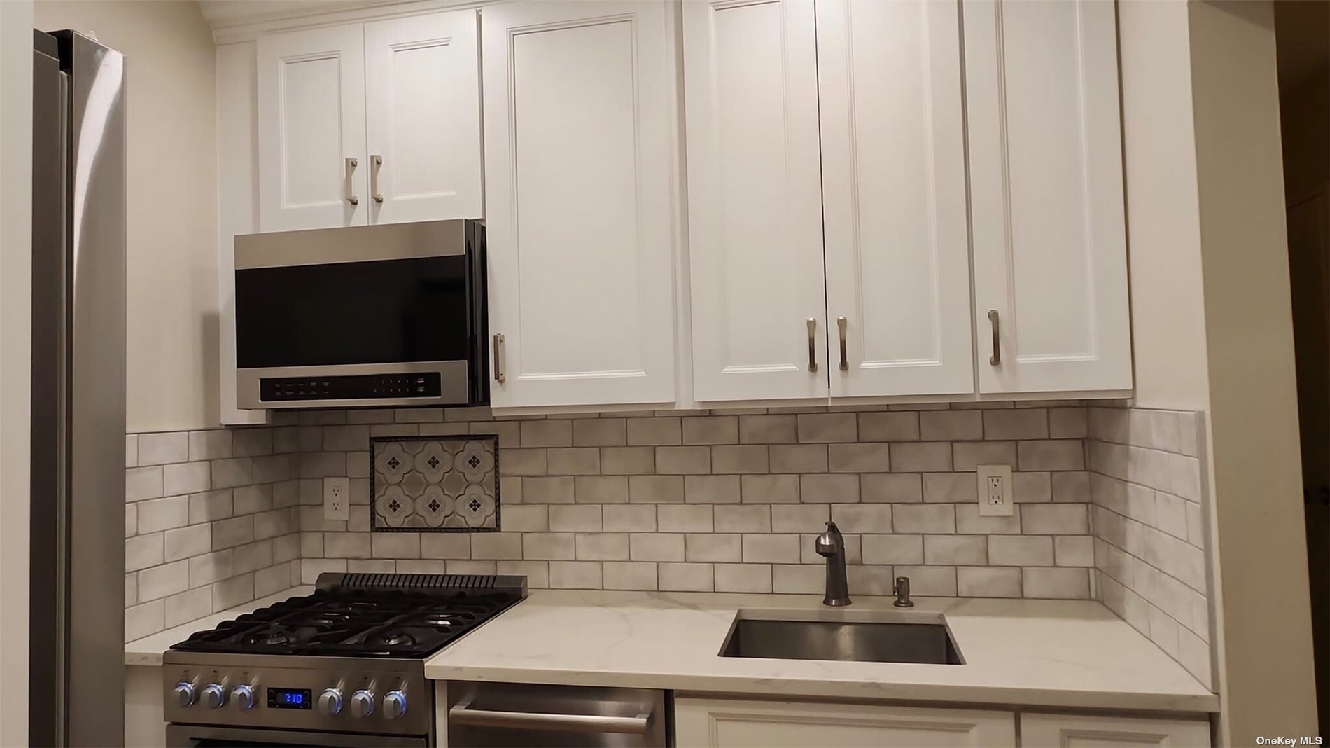 6 Boulder Court Coram, NY 11727 - Photo 3 of 19