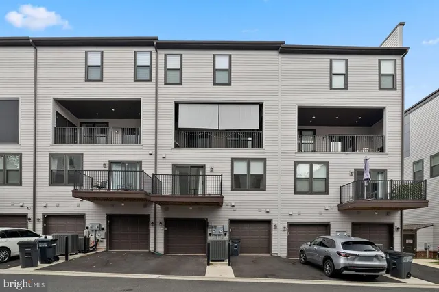 $3,250 | 4128 Legato Road, Unit 53, Fairfax, VA 22033