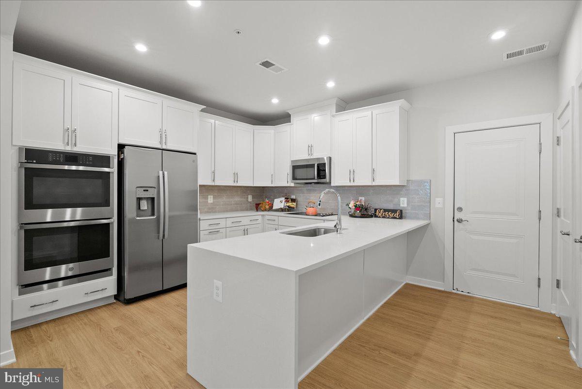 4128 Legato Road, Unit 53 Fairfax, VA 22033 - Photo 5 of 39 a kitchen with stainless steel appliances granite countertop a refrigerator and a stove
