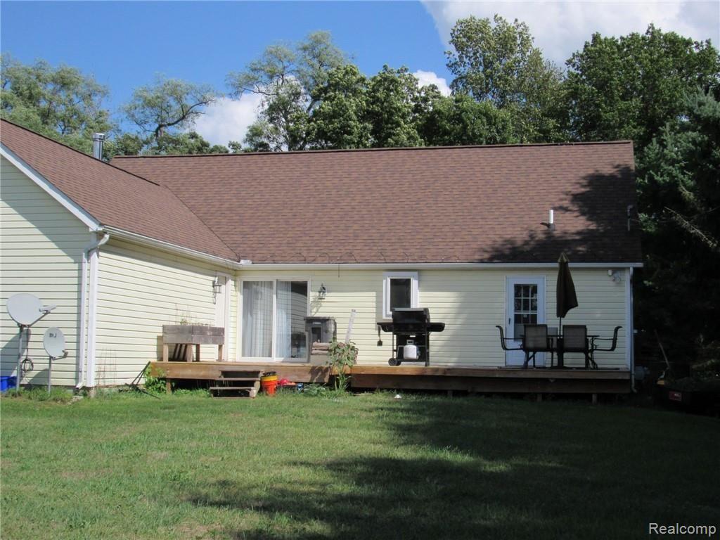 2862 County Farm Road Howell, MI 48843 - Photo 4 of 30 IMG_2367.JPG