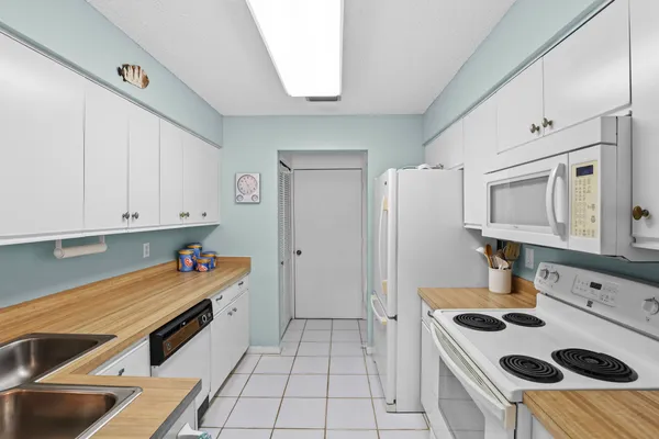 $300,000 | 3280 Northeast Holly Creek Drive, Jensen Beach, FL 34957