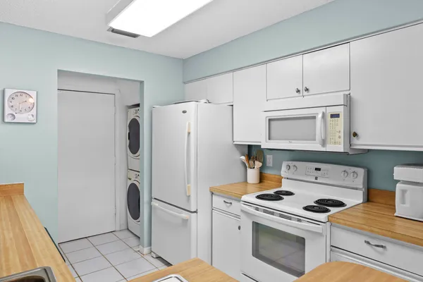 $300,000 | 3280 Northeast Holly Creek Drive, Jensen Beach, FL 34957