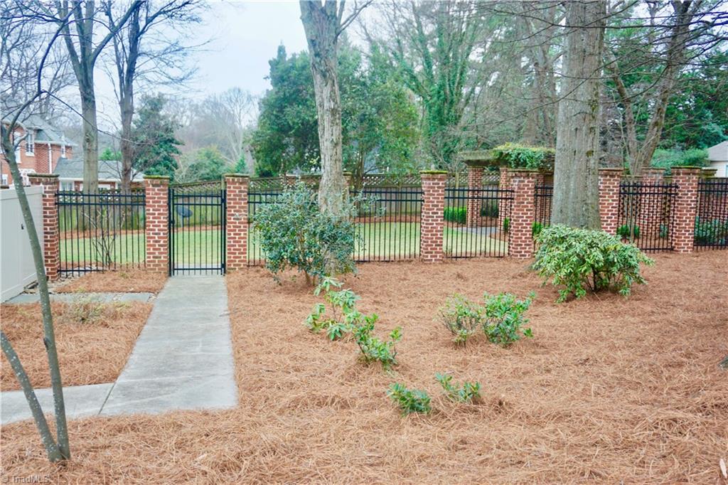 792 Roslyn Road Winston-Salem, NC 27104 - Photo 27 of 30 Gallery Image 27