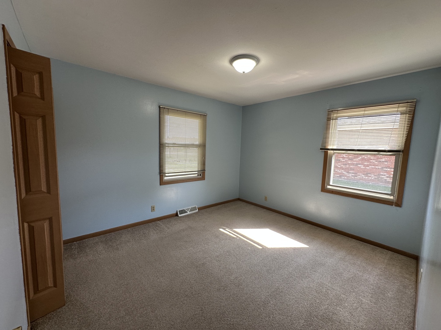 907 A Carlisle Drive Rochelle, IL 61068 - Photo 8 of 10 an empty room with windows