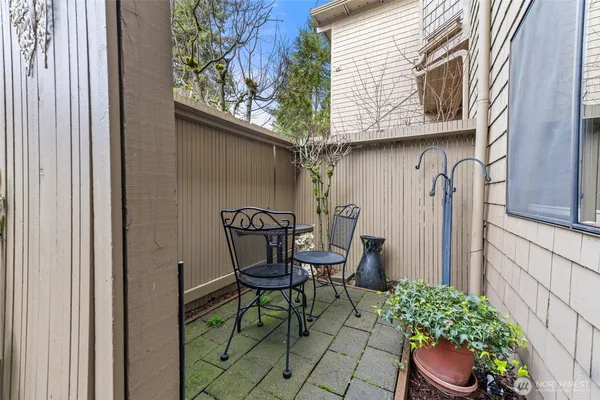 a view of a entryway