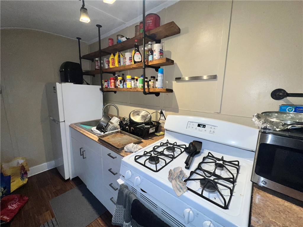 471 Brooks Avenue Rochester, NY 14619 - Photo 7 of 12