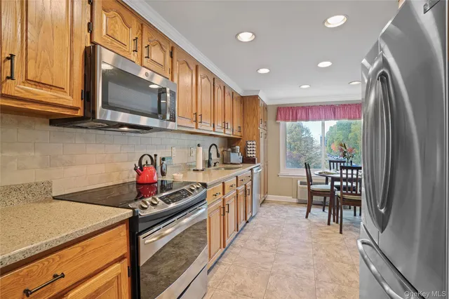 $535,000 | 500 High Point Drive, Unit 703, Hartsdale, NY 10530