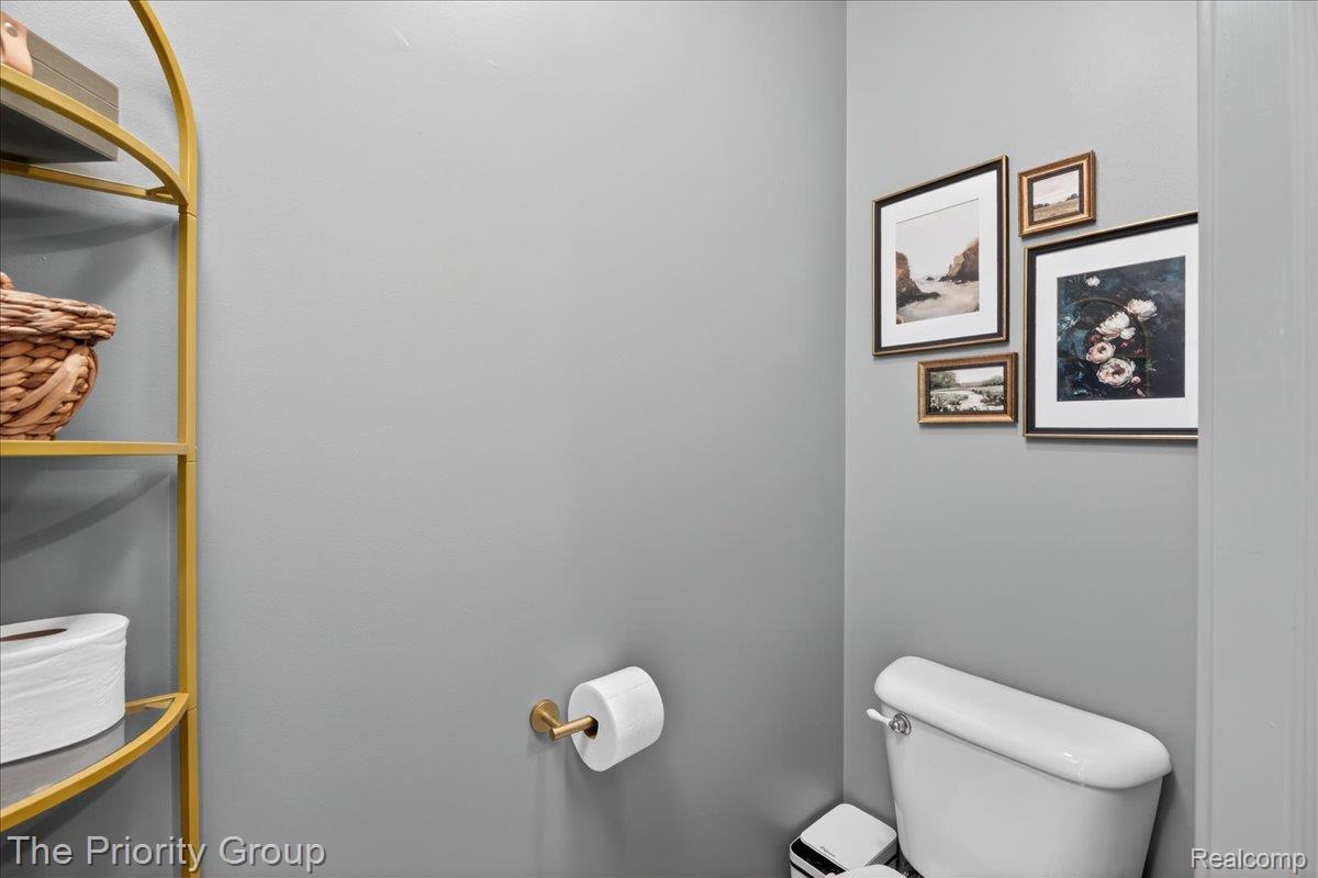 517 Deer Valley Road Holly, MI 48442 - Photo 37 of 61 Primary bathroom private toilet room