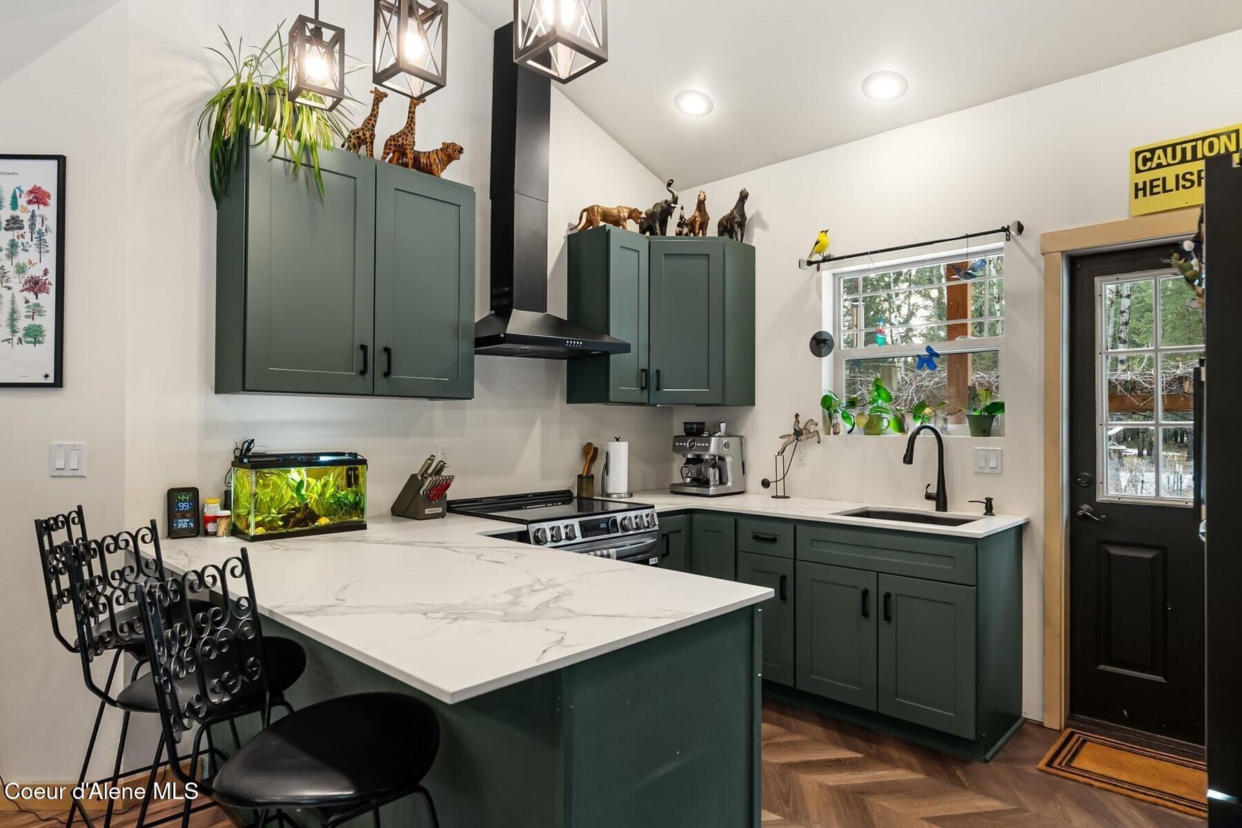 870 Samuels Road Sandpoint, ID 83864 - Photo 13 of 66 Kitchen & Breakfast Bar