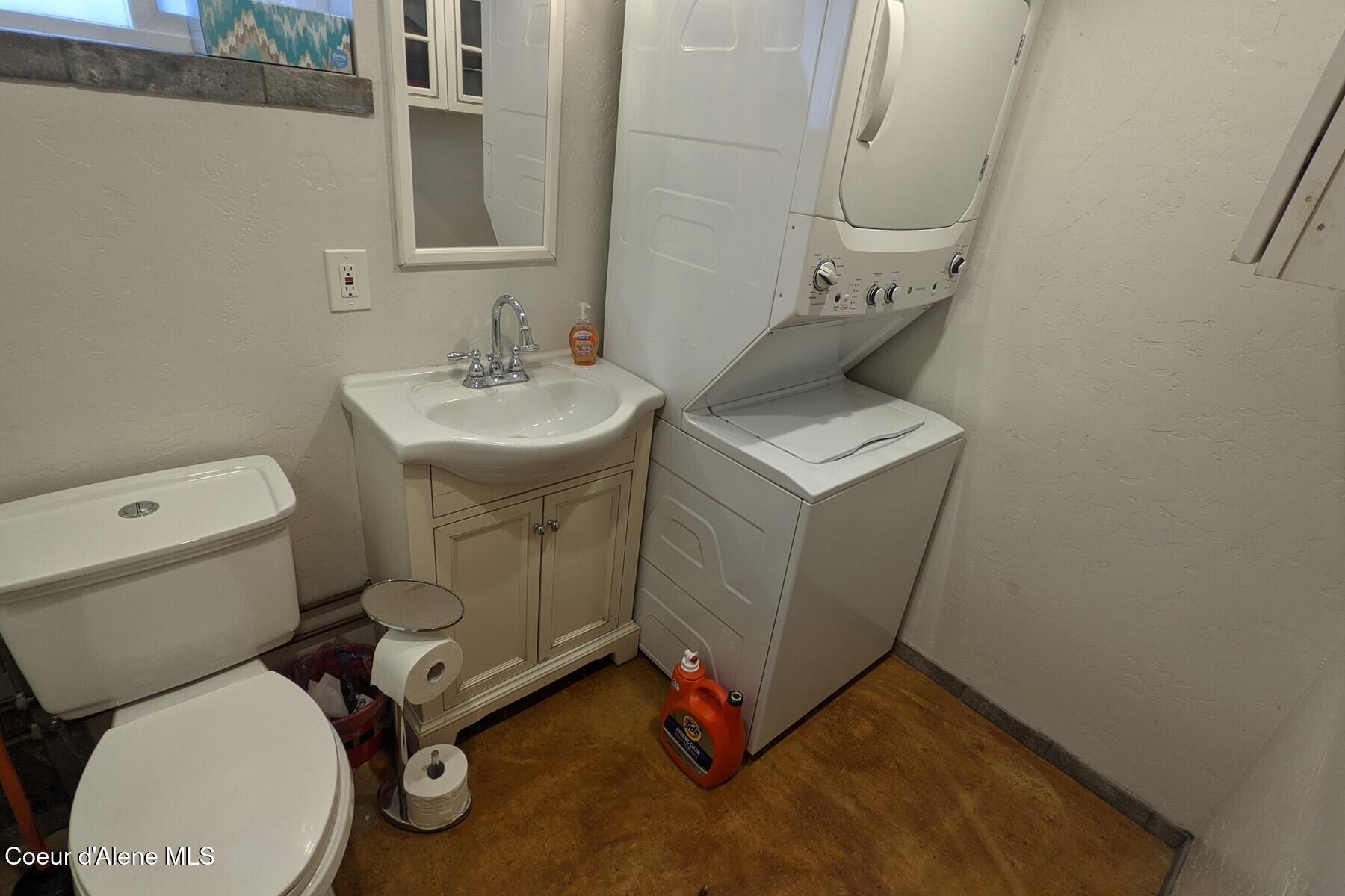 870 Samuels Road Sandpoint, ID 83864 - Photo 44 of 66 Guest Cabin Bath & Laundry