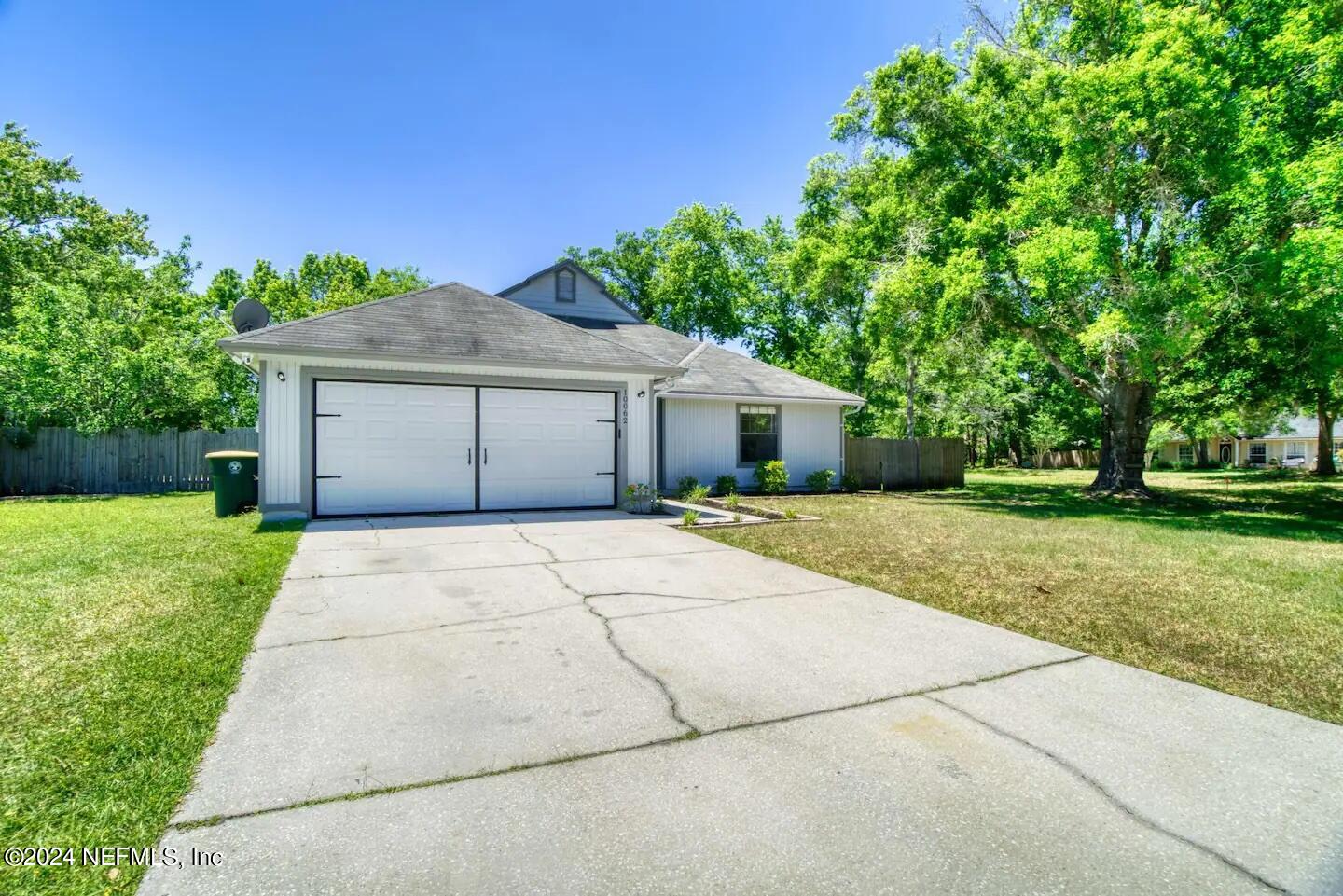 10062 Hawks Hollow Road Jacksonville, FL 32257 - Photo 34 of 39 a front view of house with a garden