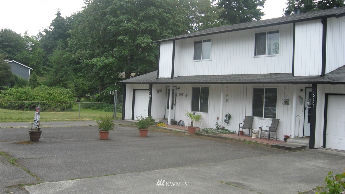 10801 Southeast 170th Street Renton, WA 98055 - Photo 2 of 10 a front view of a house with garden