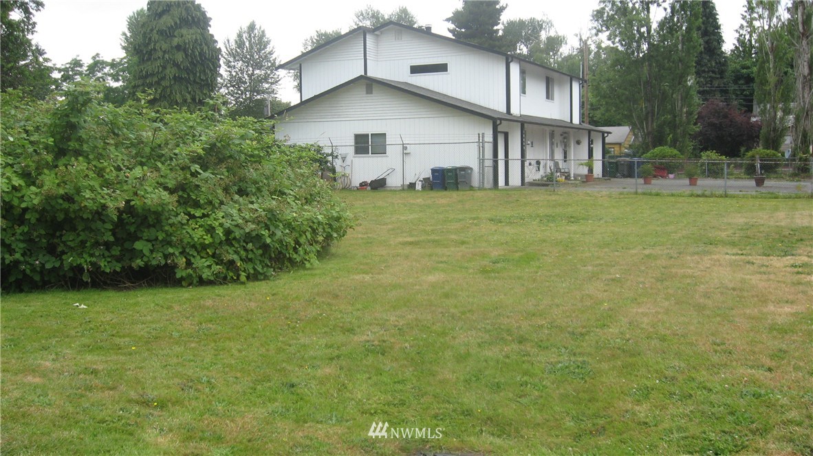 10801 Southeast 170th Street Renton, WA 98055 - Photo 8 of 10 a front view of a house with garden