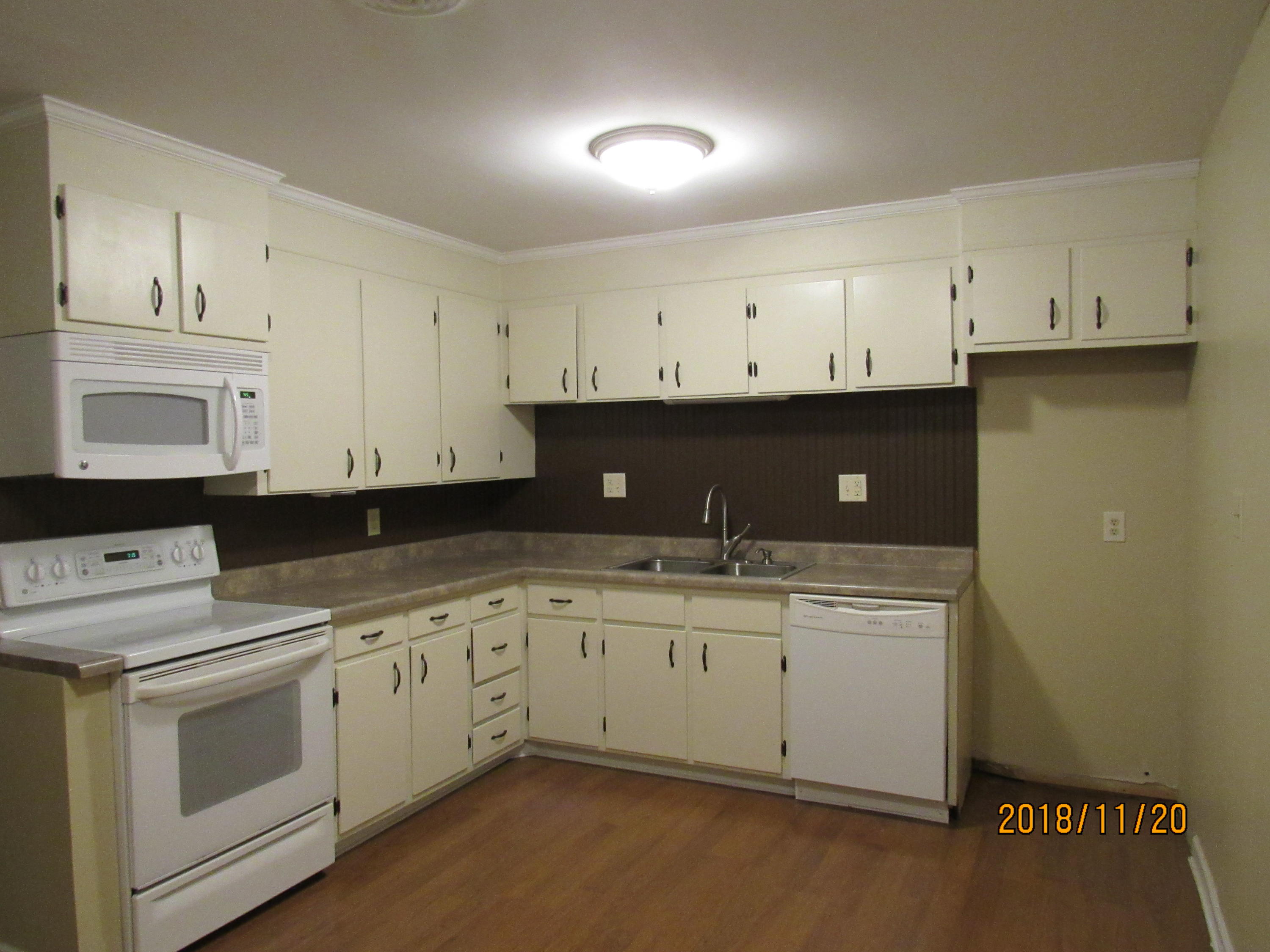 5343 Daytona Road Roanoke, VA 24019 - Photo 10 of 21 Kitchen w/Laminate Hardwood Floor