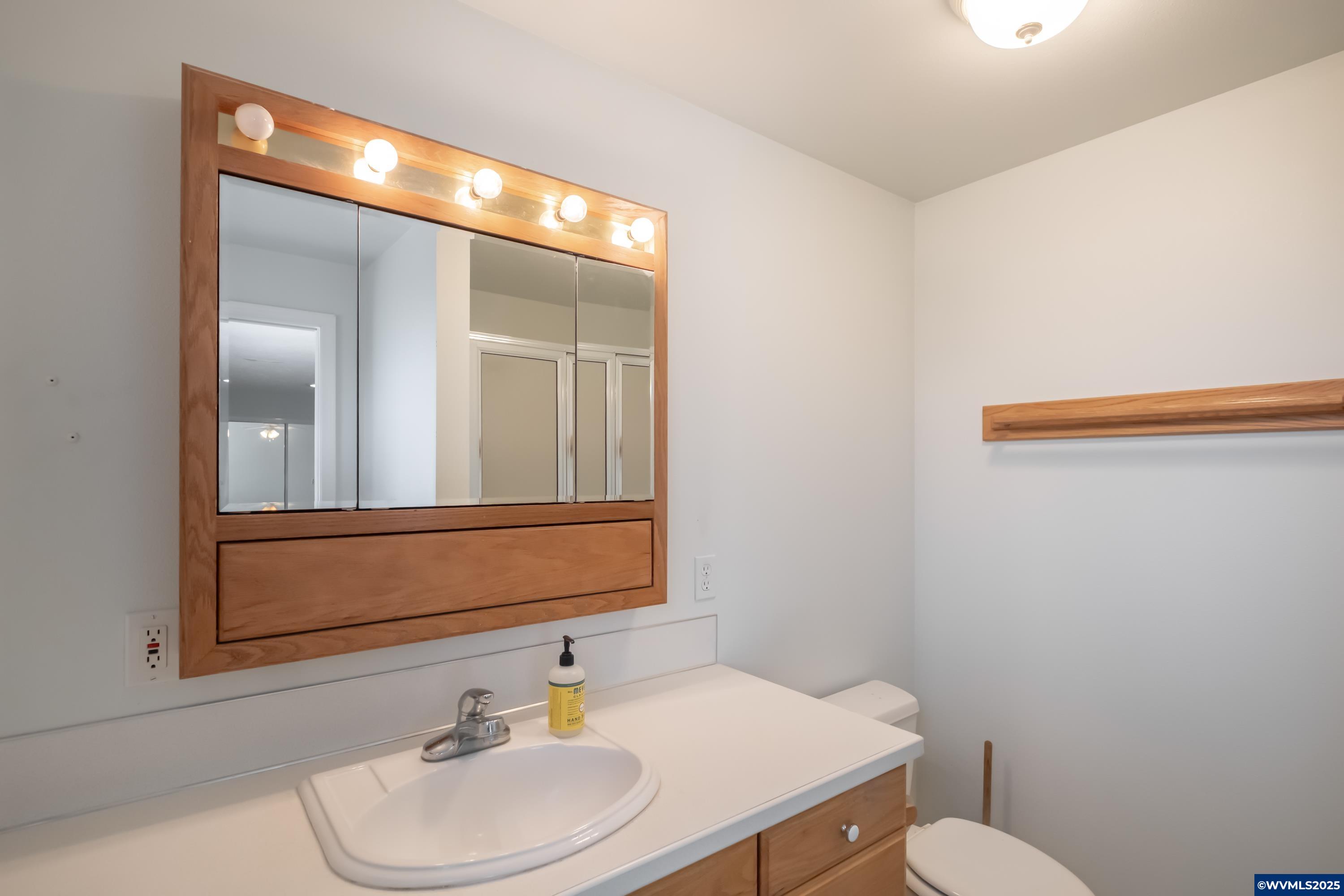 1685 Umpqua Road Woodburn, OR 97071 - Photo 13 of 34 Gallery Image 13