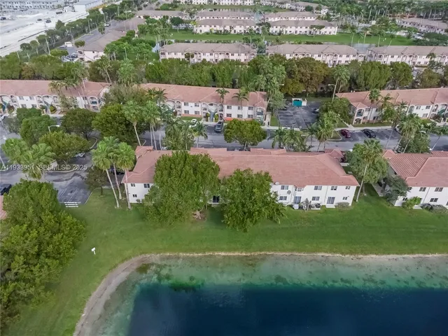 $239,900 | 1250 Southeast 29th Street, Unit 10558, Homestead, FL 33035