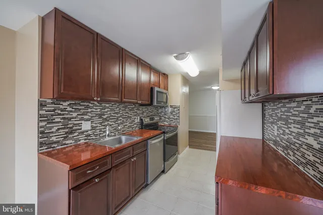 $248,800 | 454 Girard Street, Unit 103, Gaithersburg, MD 20877