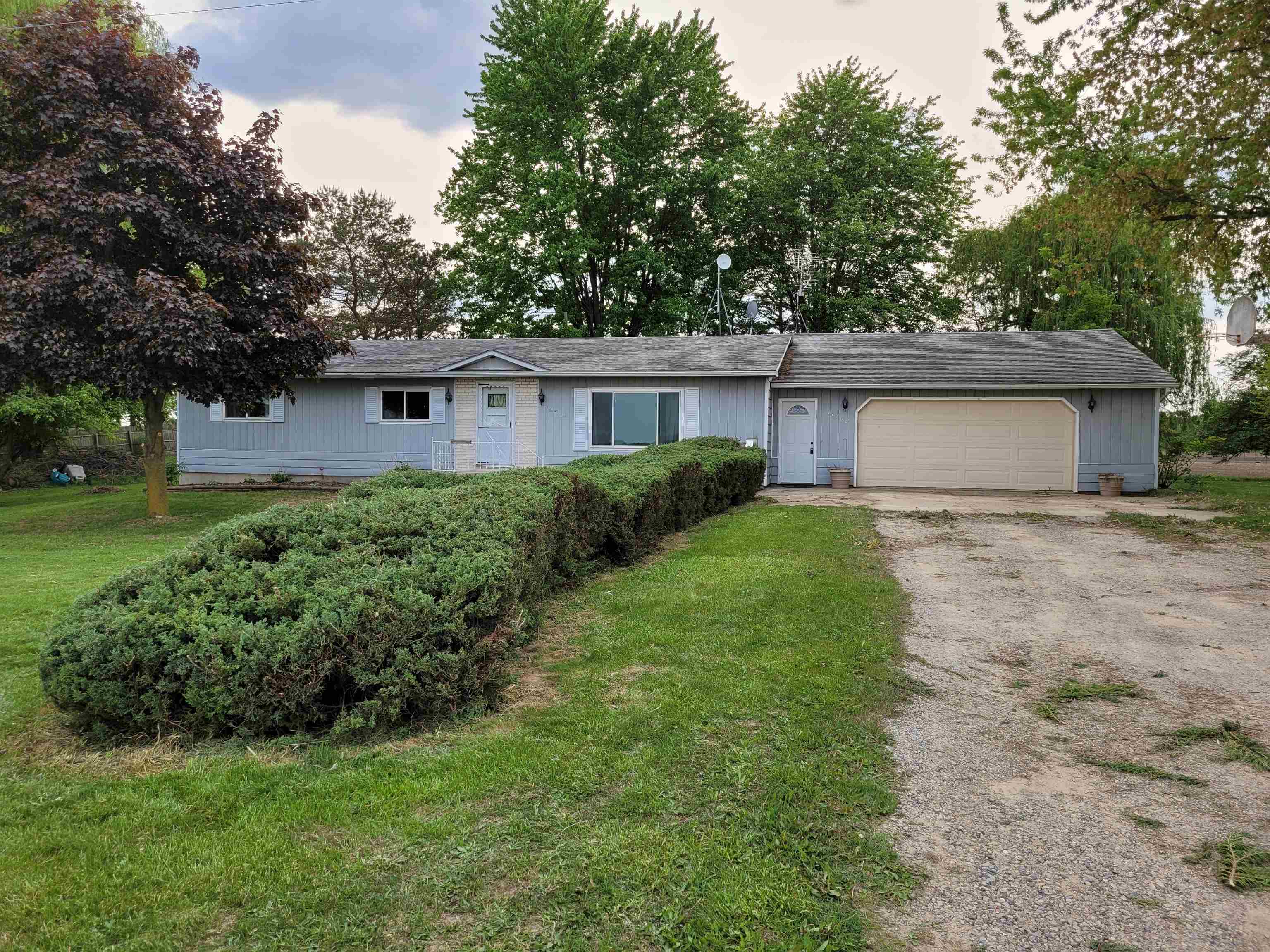 11700 South Loomis Road Shepherd, MI 48883 - Photo 1 of 30