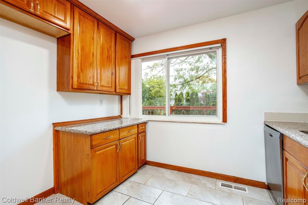 22512 Sheridan Road Novi, MI 48375 - Photo 15 of 37