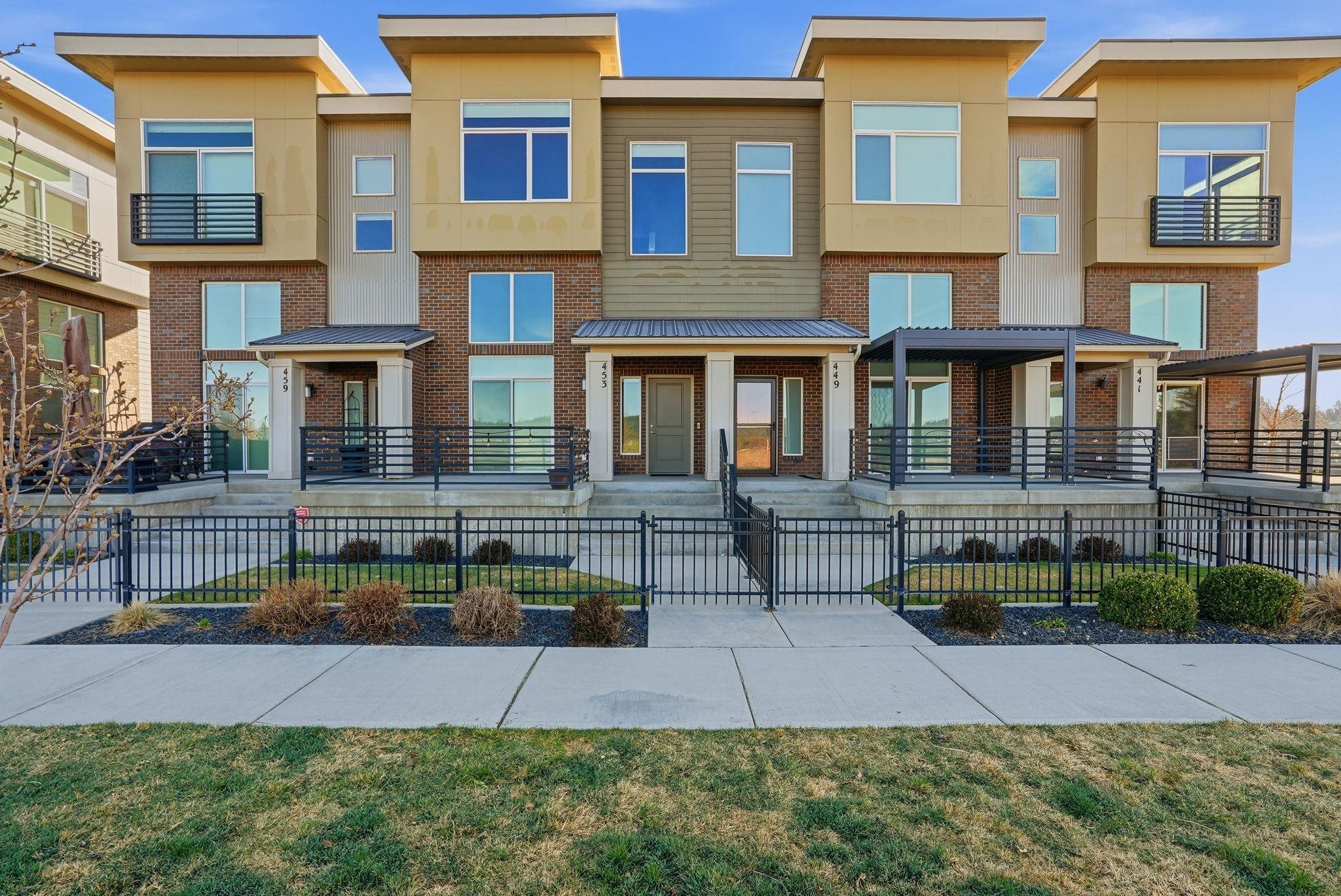 453 North Cochran Place Spokane, WA 99201 - Photo 2 of 22