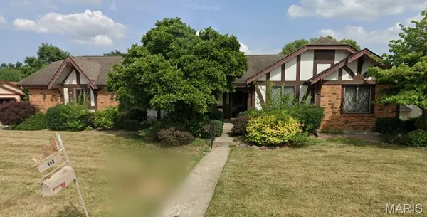 $370,000 | 1 Wood Eagles Court, St. Charles, MO 63303