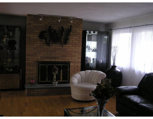 4 Colonel Gridley Road Sharon, MA 02067 - Photo 3 of 8 a living room with furniture and a fireplace