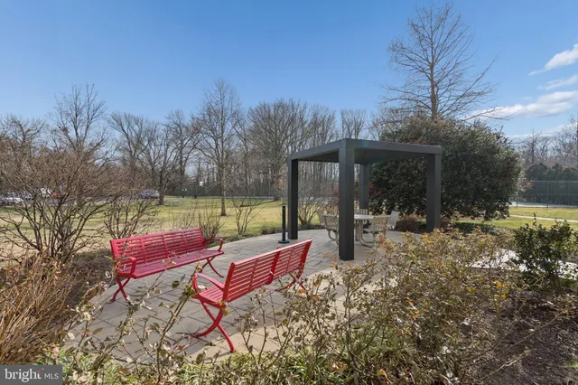 $265,000 | 6621 Wakefield Drive, Unit 713, Alexandria, VA 22307