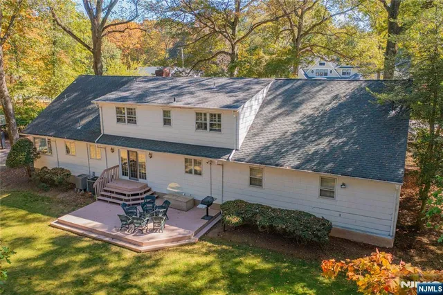 a picture of a black and white photo