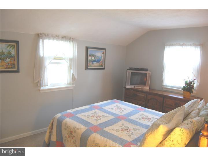 122 Garth Road Oreland, PA 19075 - Photo 9 of 22 Bedroom - Main