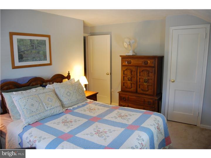 122 Garth Road Oreland, PA 19075 - Photo 10 of 22 Bedroom - Main