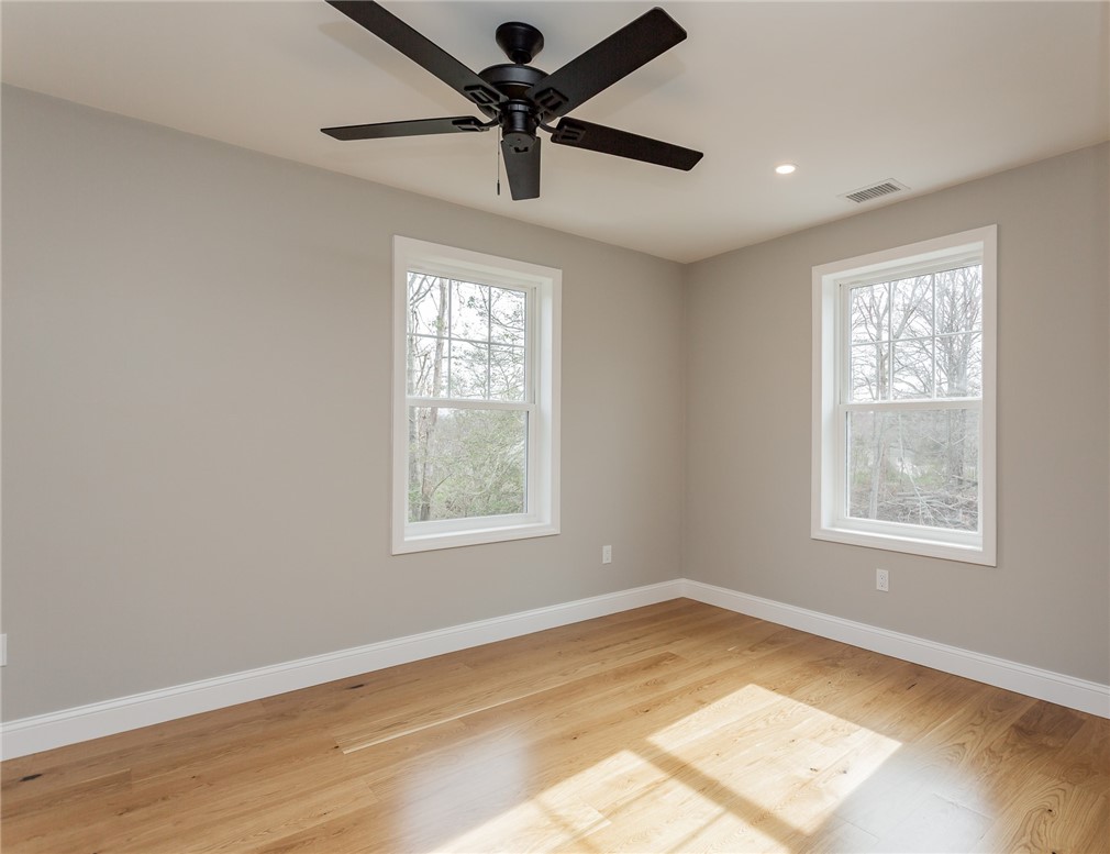 35 Glendale Road Tiverton, RI 02878 - Photo 25 of 47 Second Floor