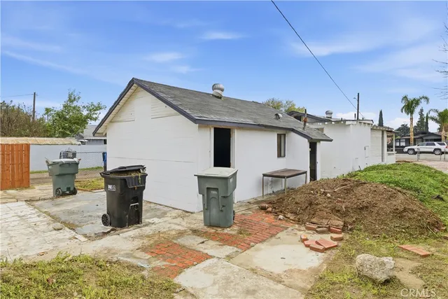 a front view of a house with backyard
