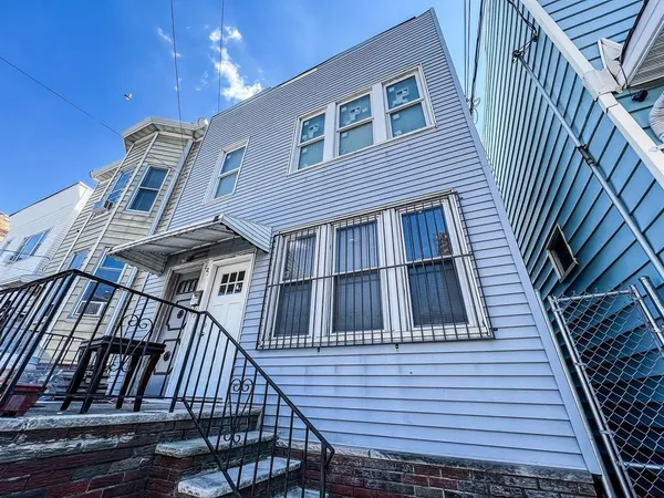 $2,550 | 227 Beacon Avenue, Unit 2, Jersey City, NJ 07306