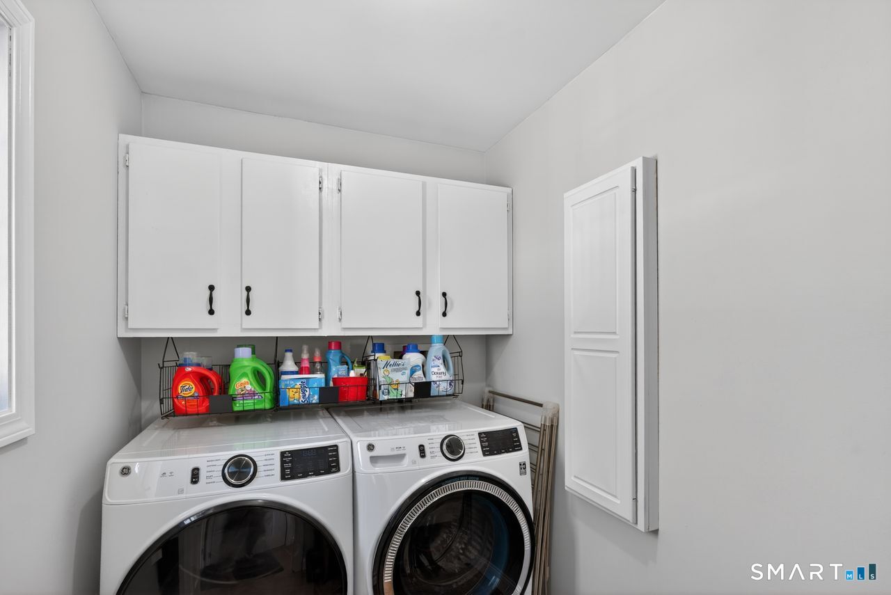 4 Hunters Ridge Road Killingworth, CT 06419 - Photo 26 of 40 a utility room with dryer and washer