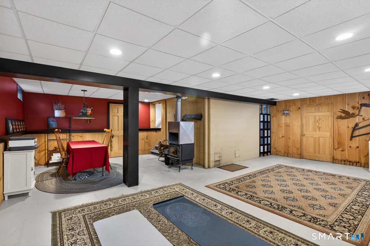 4 Hunters Ridge Road Killingworth, CT 06419 - Photo 40 of 40 a living room with couch