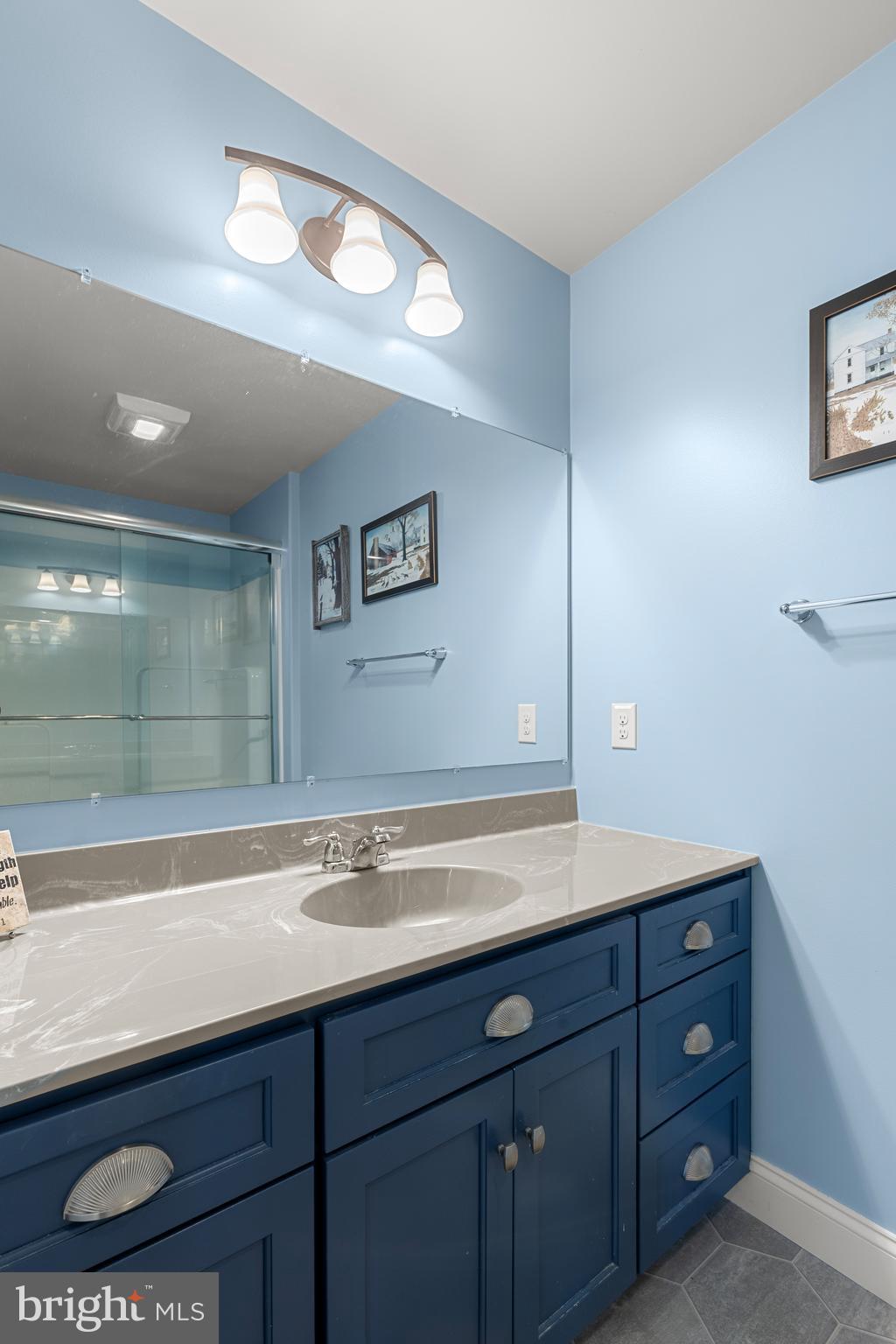 212 Scenic Ridge Boulevard Lebanon, PA 17042 - Photo 17 of 33 a bathroom with a sink and a mirror