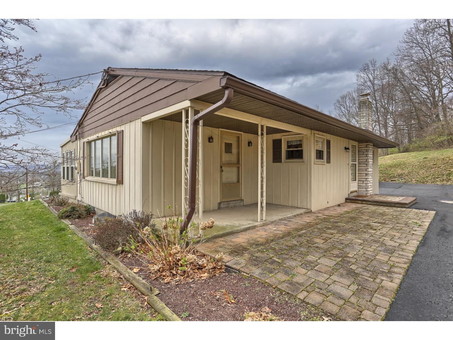 758 Old Lancaster Pike Reading, PA 19607 - Photo 3 of 25 Gallery Image 3