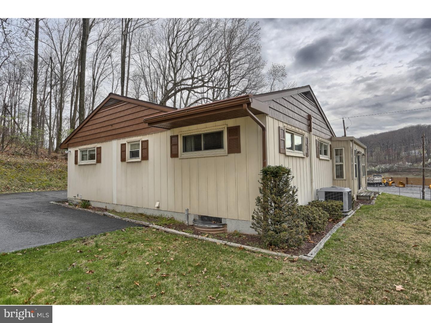 758 Old Lancaster Pike Reading, PA 19607 - Photo 6 of 25 Gallery Image 6