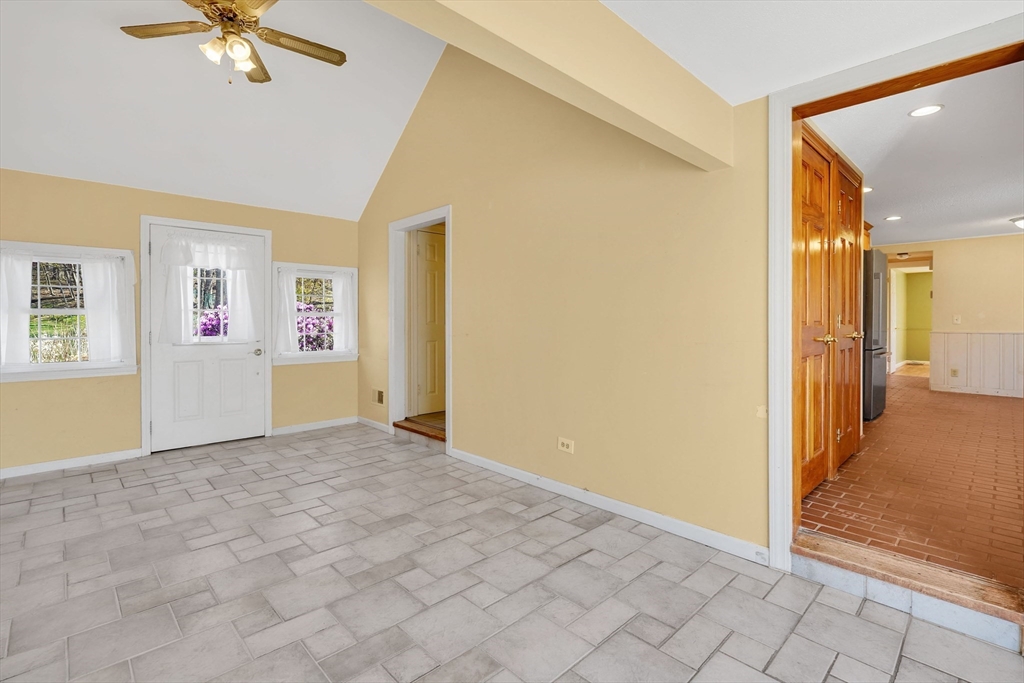 144 West Allen Ridge Road Springfield, MA 01118 - Photo 4 of 42