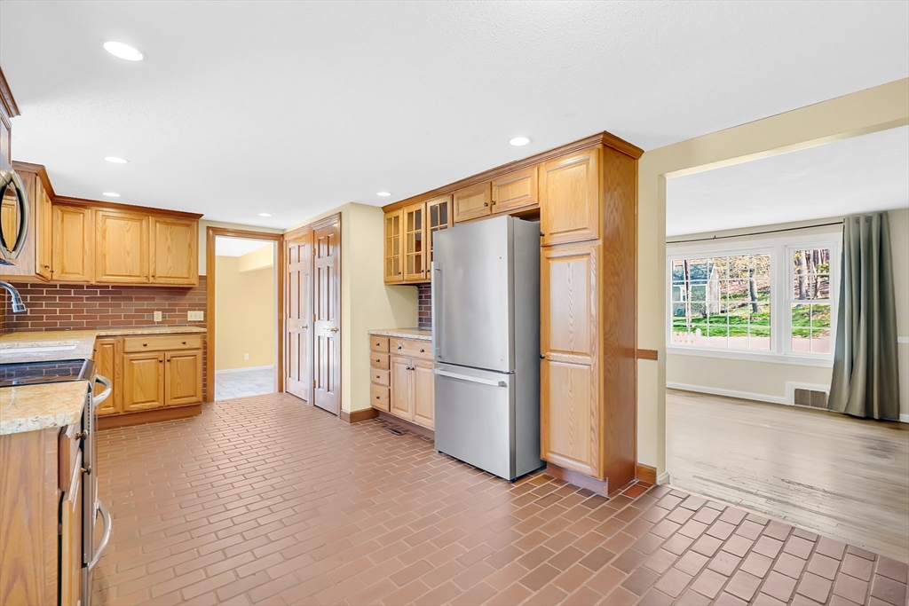 144 West Allen Ridge Road Springfield, MA 01118 - Photo 10 of 42