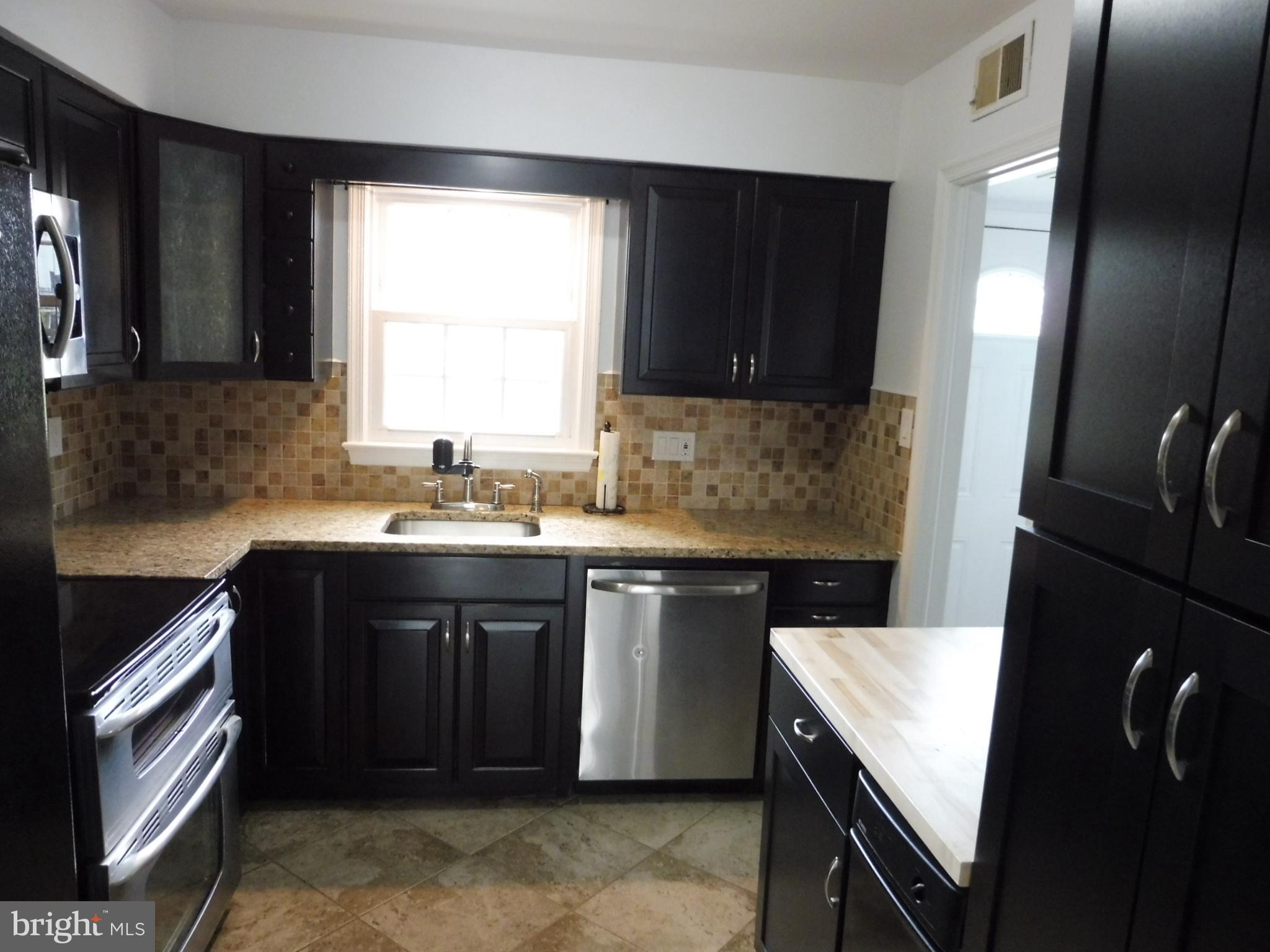 1030 C Margate Court Sterling, VA 20164 - Photo 6 of 27 Updated kitchen