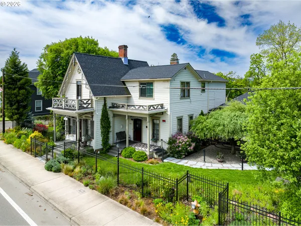 $589,000 | 236 Southeast Stephens Street, Roseburg, OR 97470