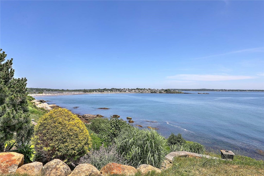 727 Boston Neck Road Narragansett, RI 02882 - Photo 12 of 23