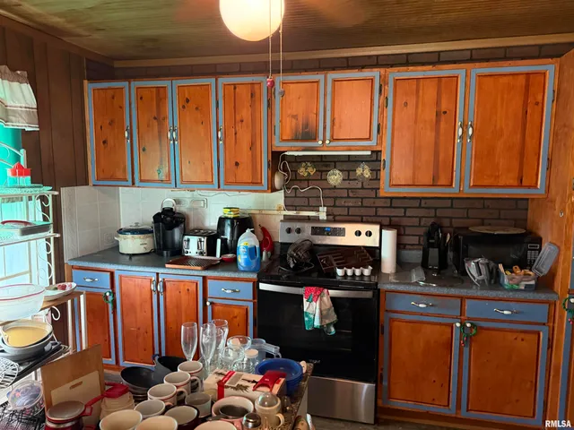 $44,900 | 908 South Pope Street, Benton, IL 62812