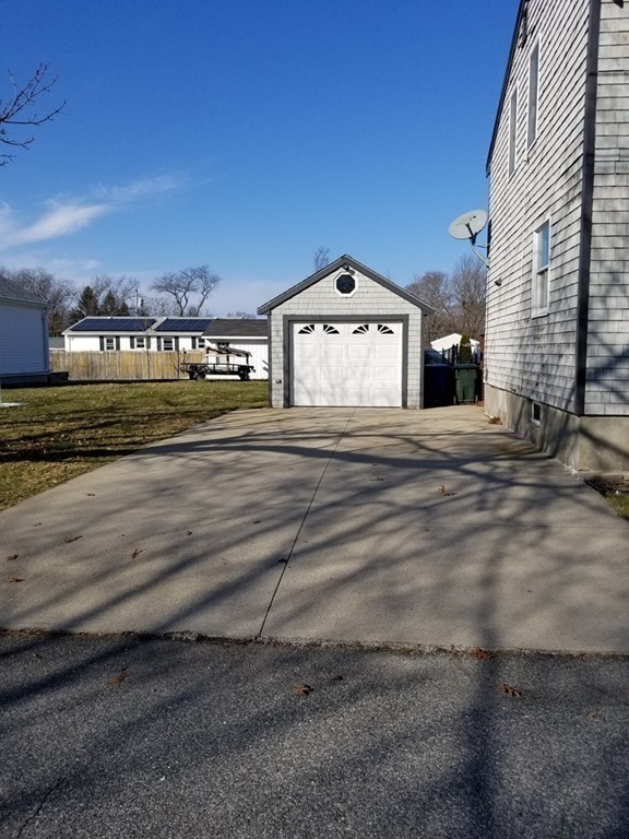 386 Bullock Street Fall River, MA 02720 - Photo 5 of 30 Gallery Image 5
