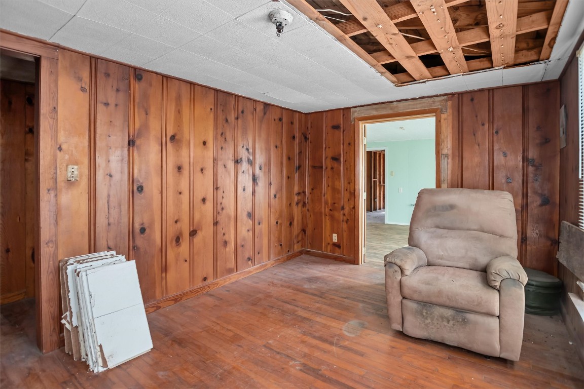 588 Linville Grimes Road Diboll, TX 75941 - Photo 14 of 30 a living room with furniture and a wooden floor